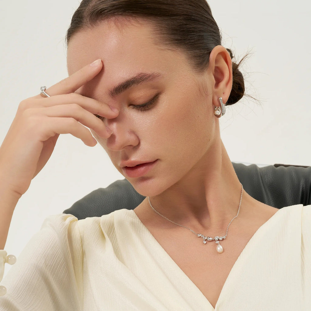 Drift Sand Silver Pearl Necklace