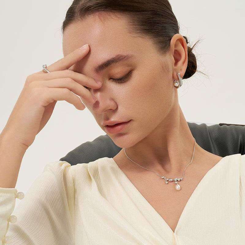 Drift Sand Silver Pearl Necklace