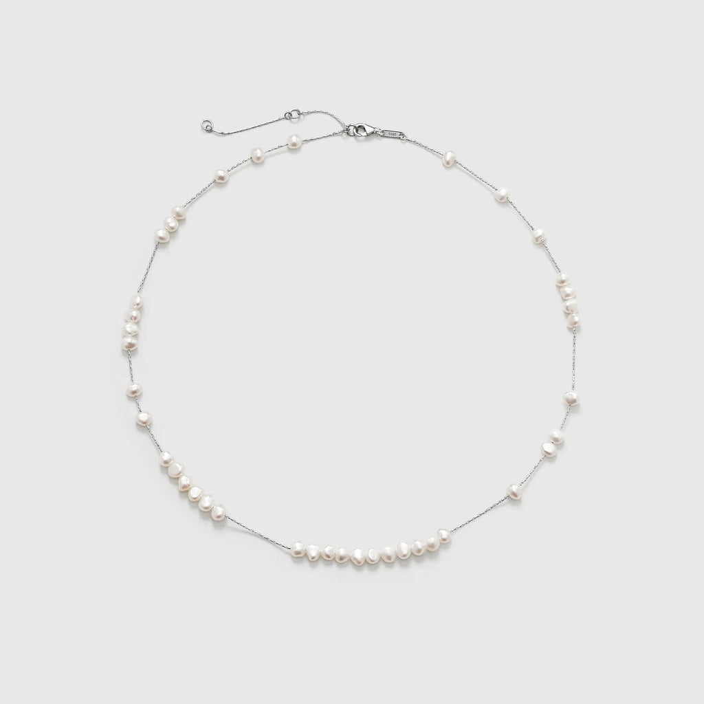 Collier de perles au clair de lune