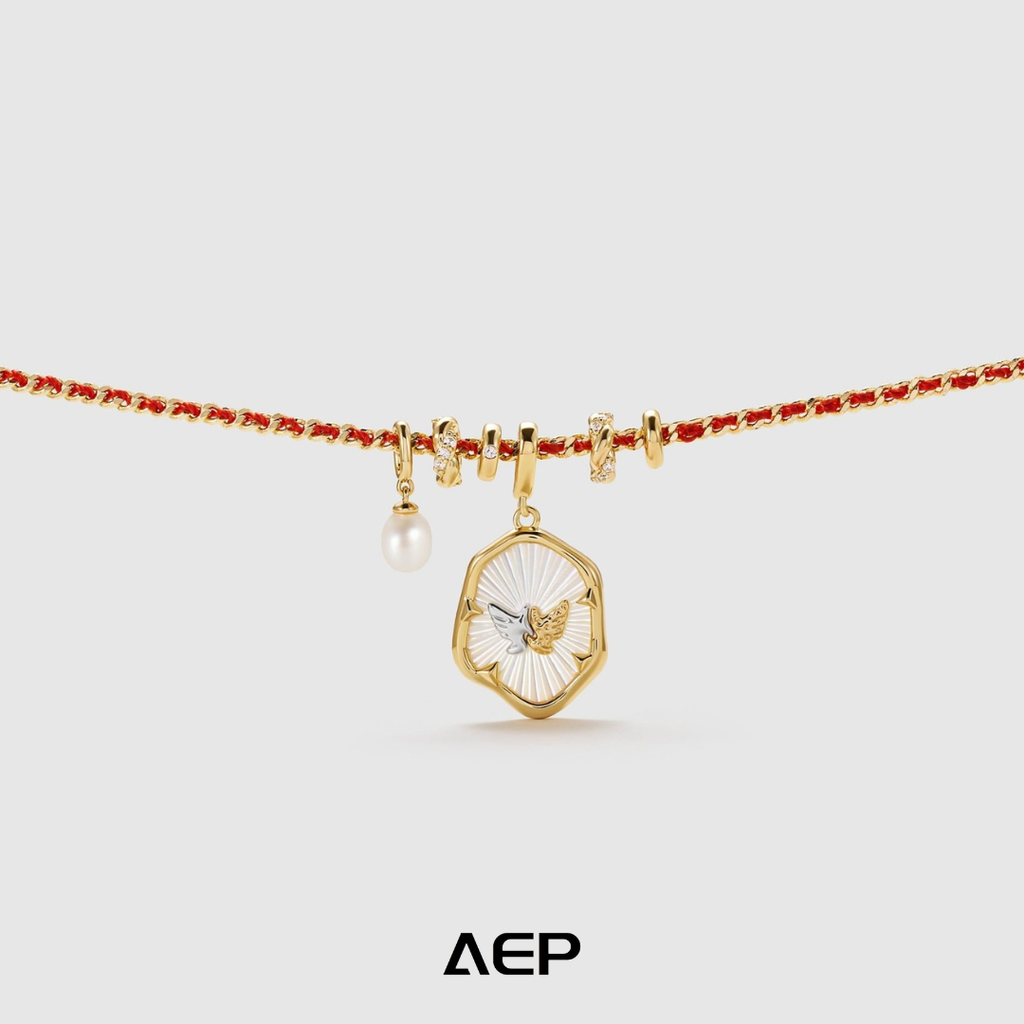 Halskette mit Derora-Anhänger