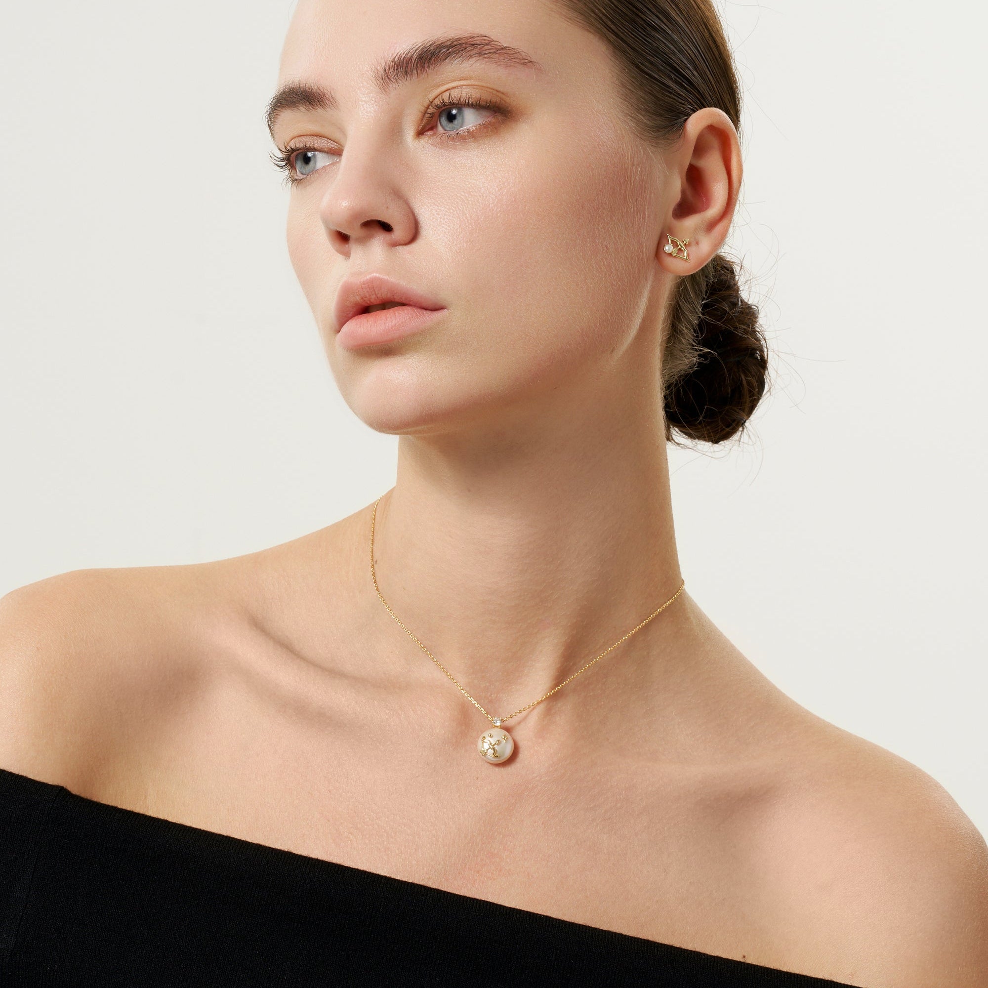 Zodiac Pendant Pearl Necklace