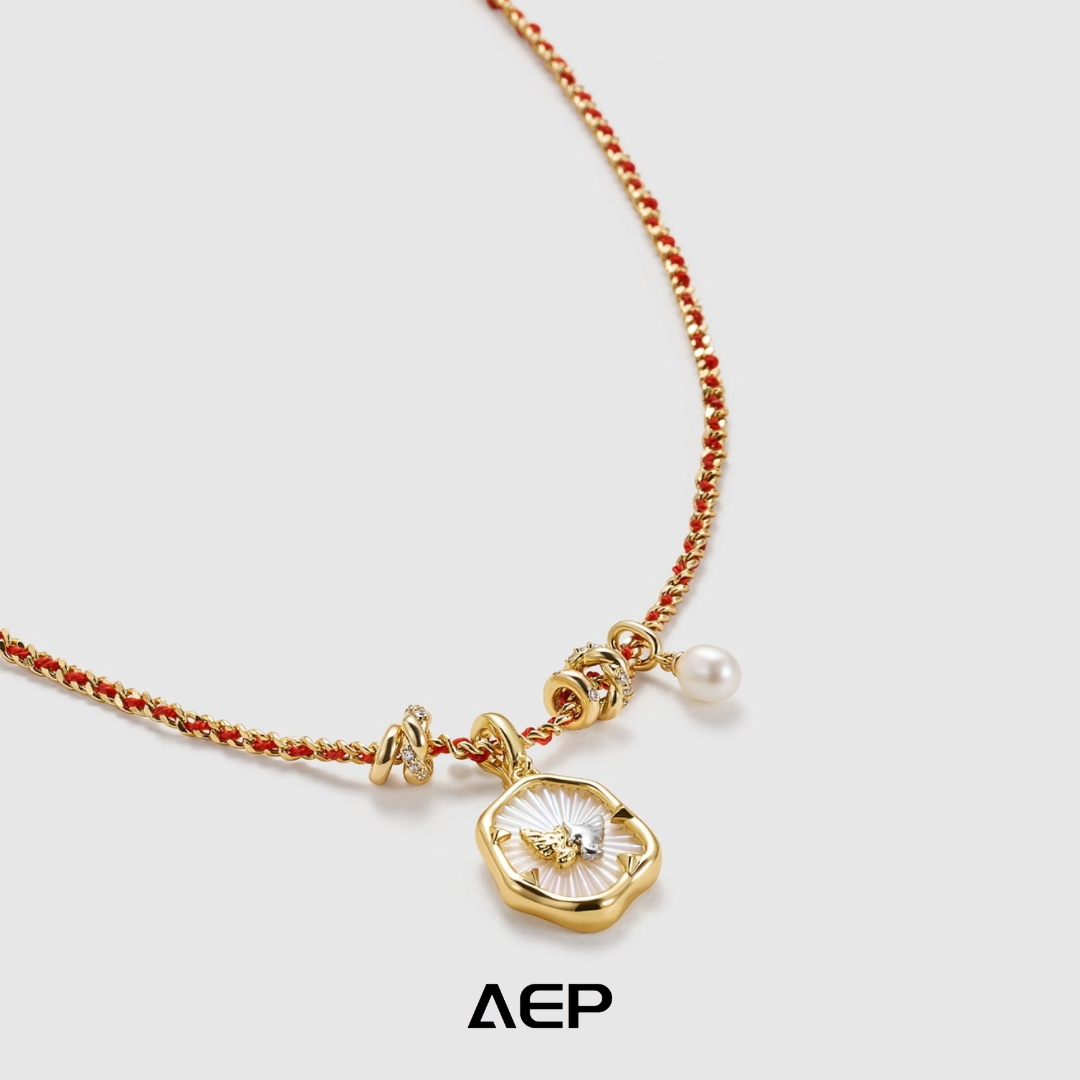 Halskette mit Derora-Anhänger