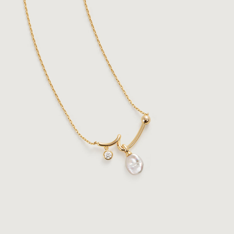 Floriography Pearl Curve Necklace
