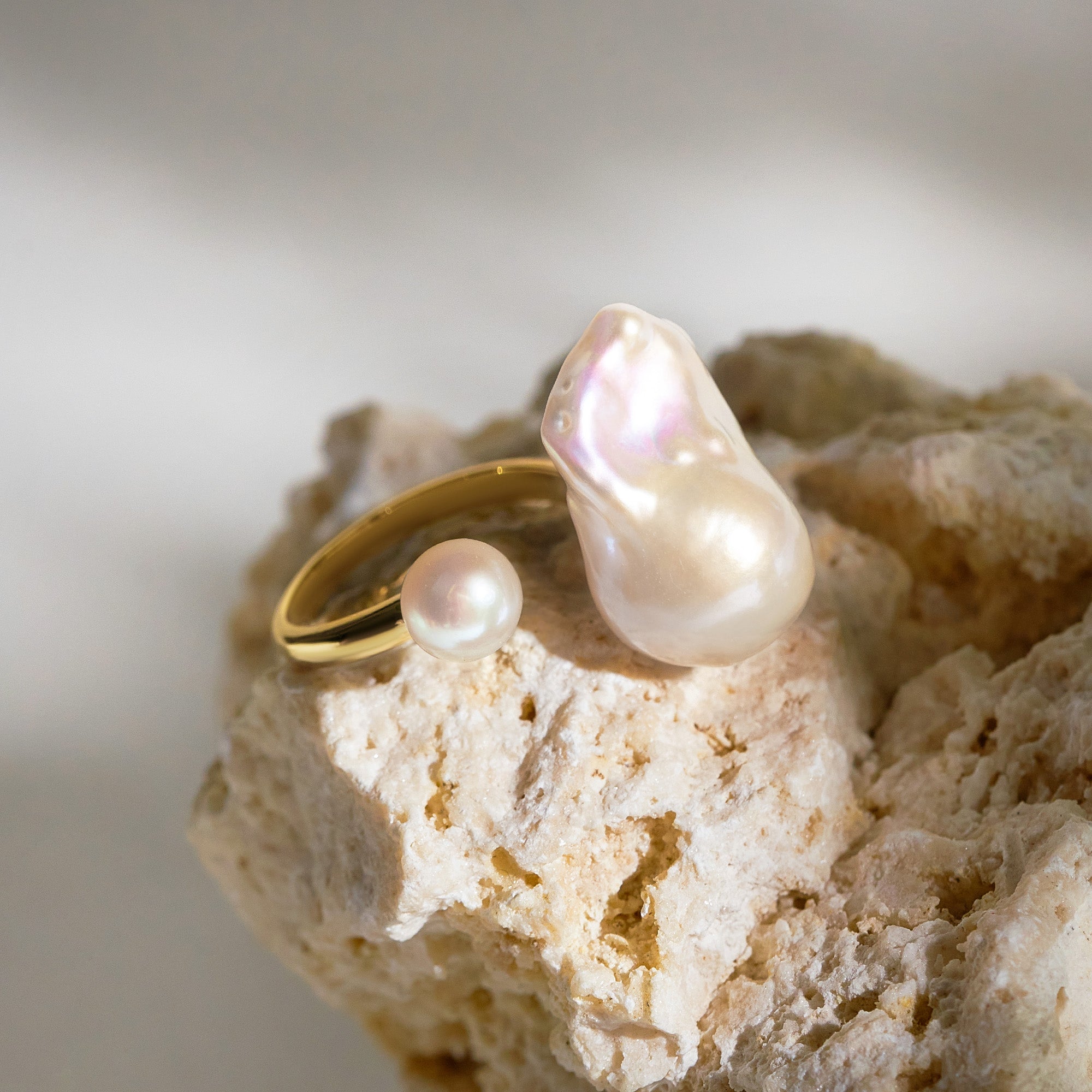 Micro Dew Baroque Pearl Ring