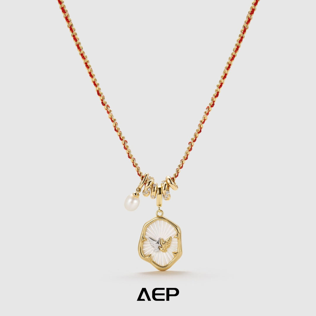 Halskette mit Derora-Anhänger