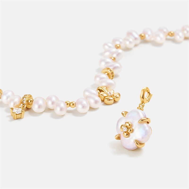 Lucky Clover Pearl Pendant Necklace