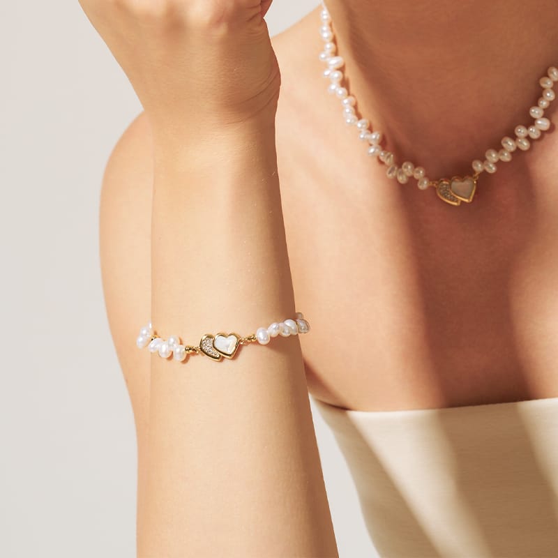 Blush Heart Irregular Pearl Bracelet AmberLollipop