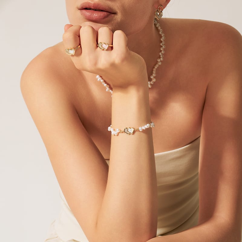Blush Heart Irregular Pearl Bracelet AmberLollipop