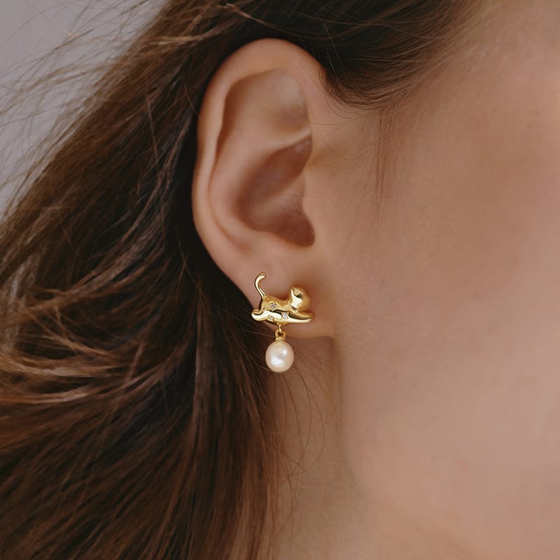 Playful Cat Pearl Earrings AmberLollipop