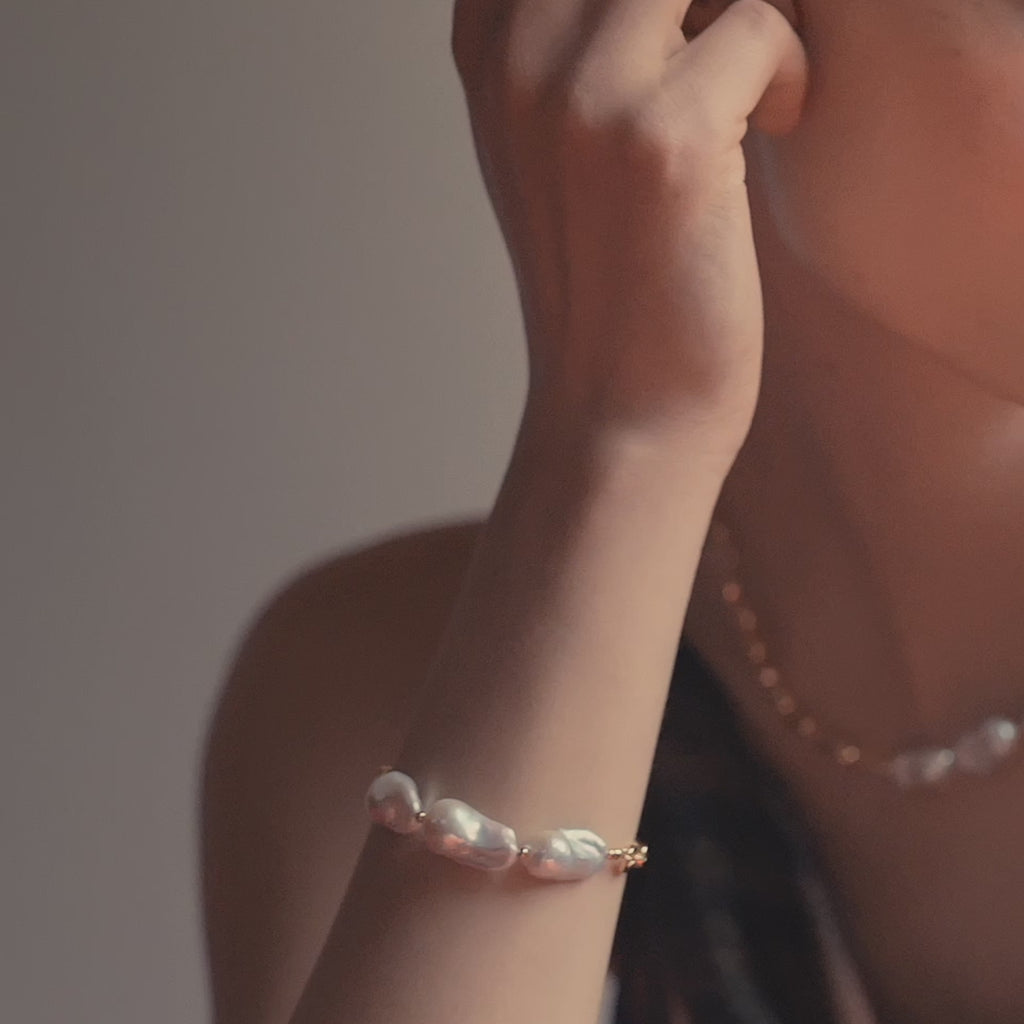 OT Chain Baroque Pearl Bracelet