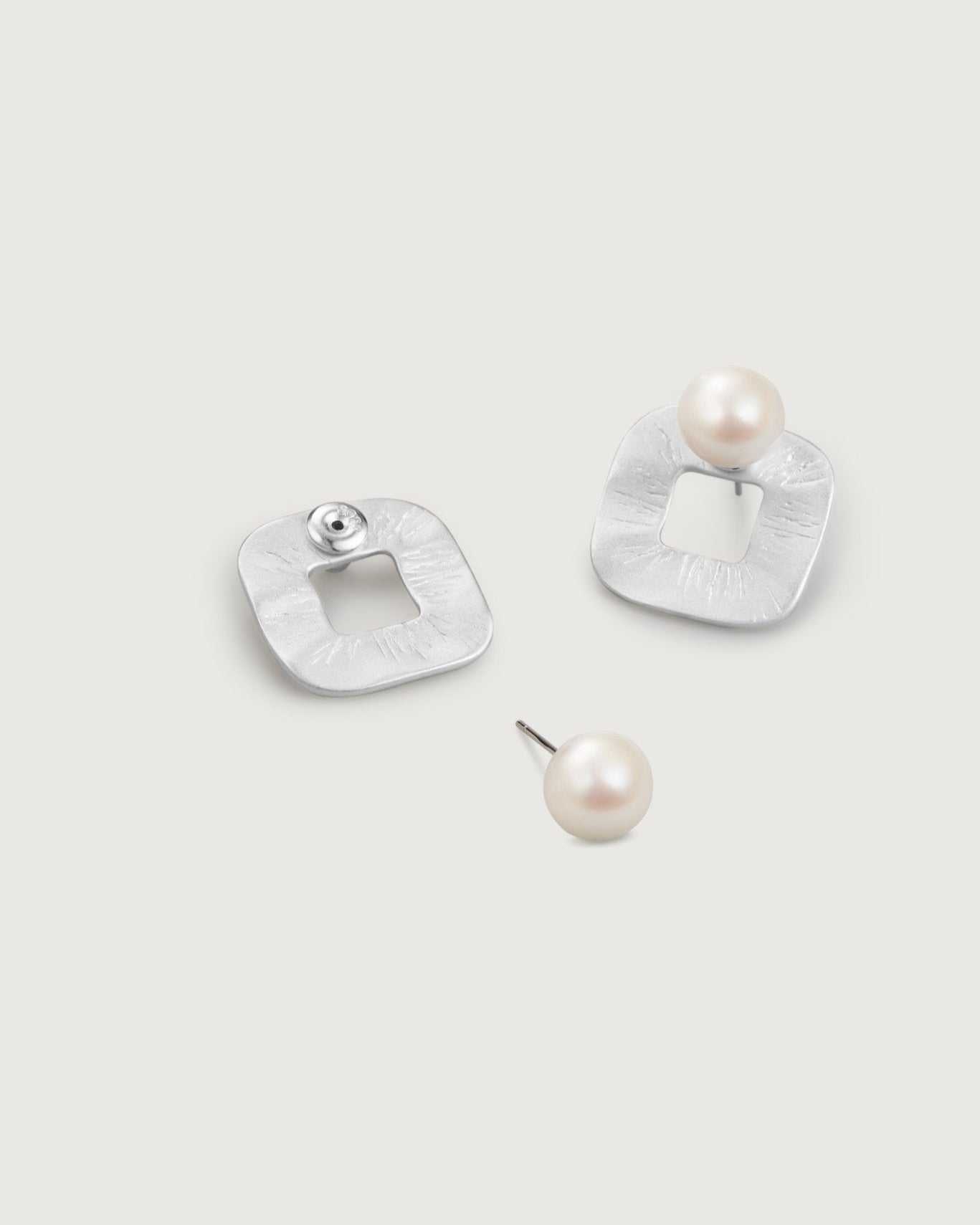 White Magnolia Pearl Earring - Amber lollipop