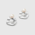 White Magnolia Pearl Earring - Amber Lollipop