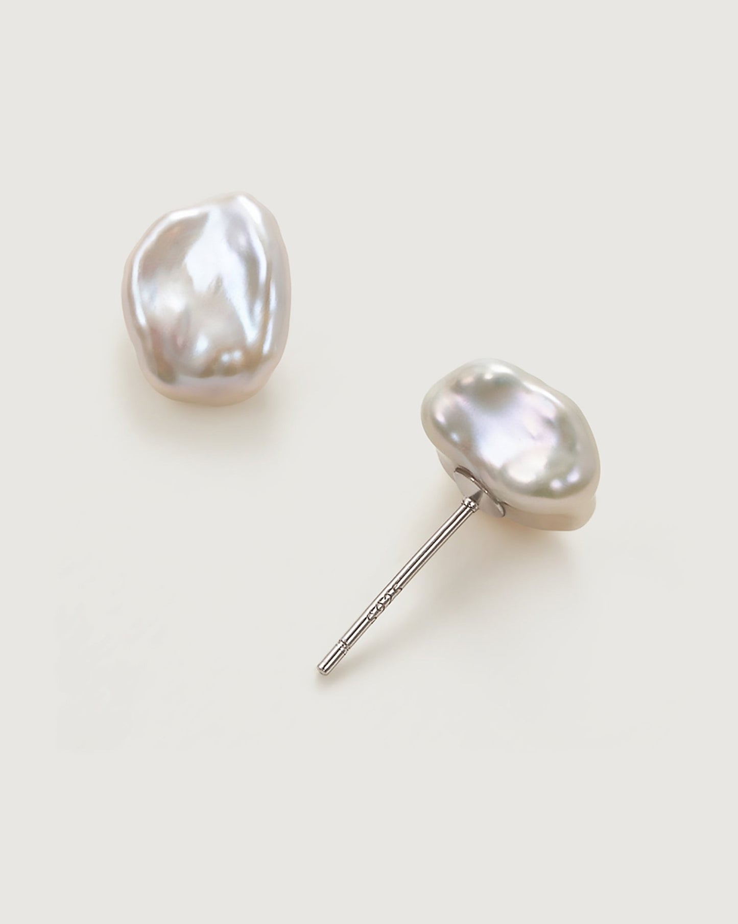 White Petals Pearl Earring - Amber lollipop