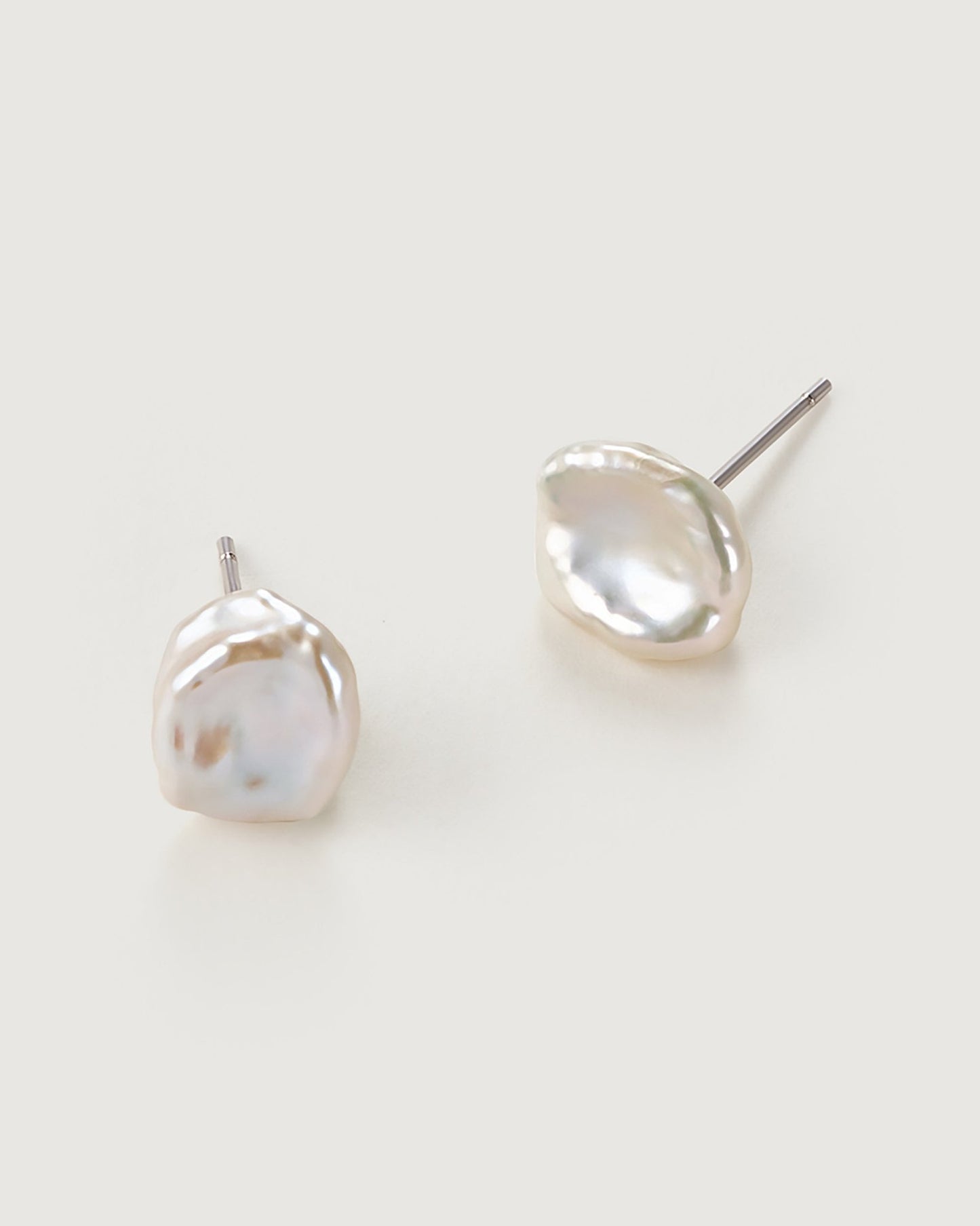 White Petals Pearl Earring - Amber lollipop