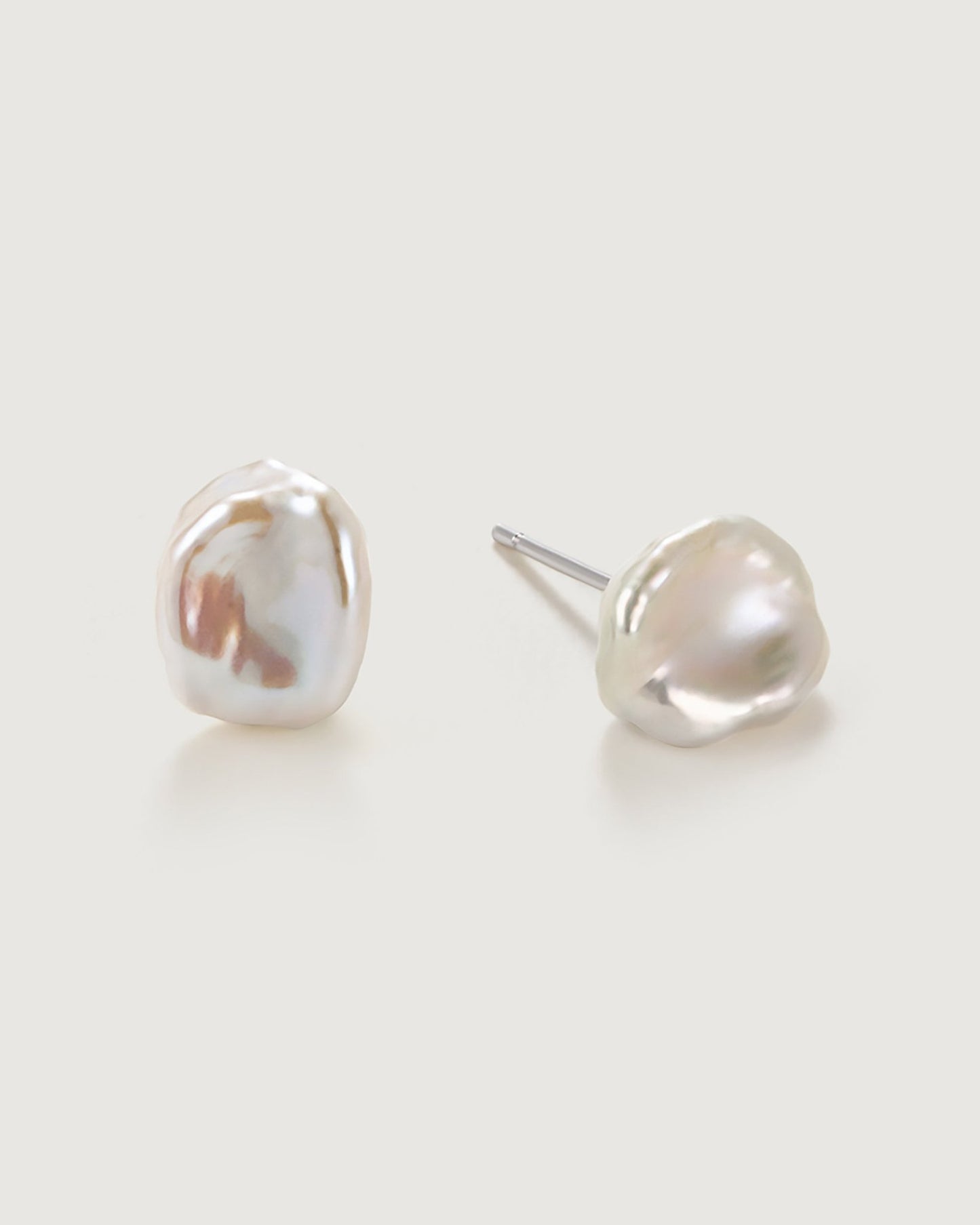 White Petals Pearl Earring - Amber lollipop